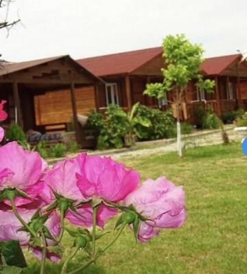 Коттедж в Гостевом доме Абхазский Дворик , отдельно стоящие двухномерные домики